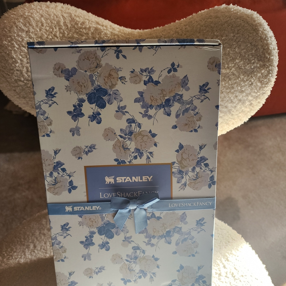 Blue Floral Stanley x LoveShackFancy 40oz - The Flowstate Quencher H2.0 Tumbler